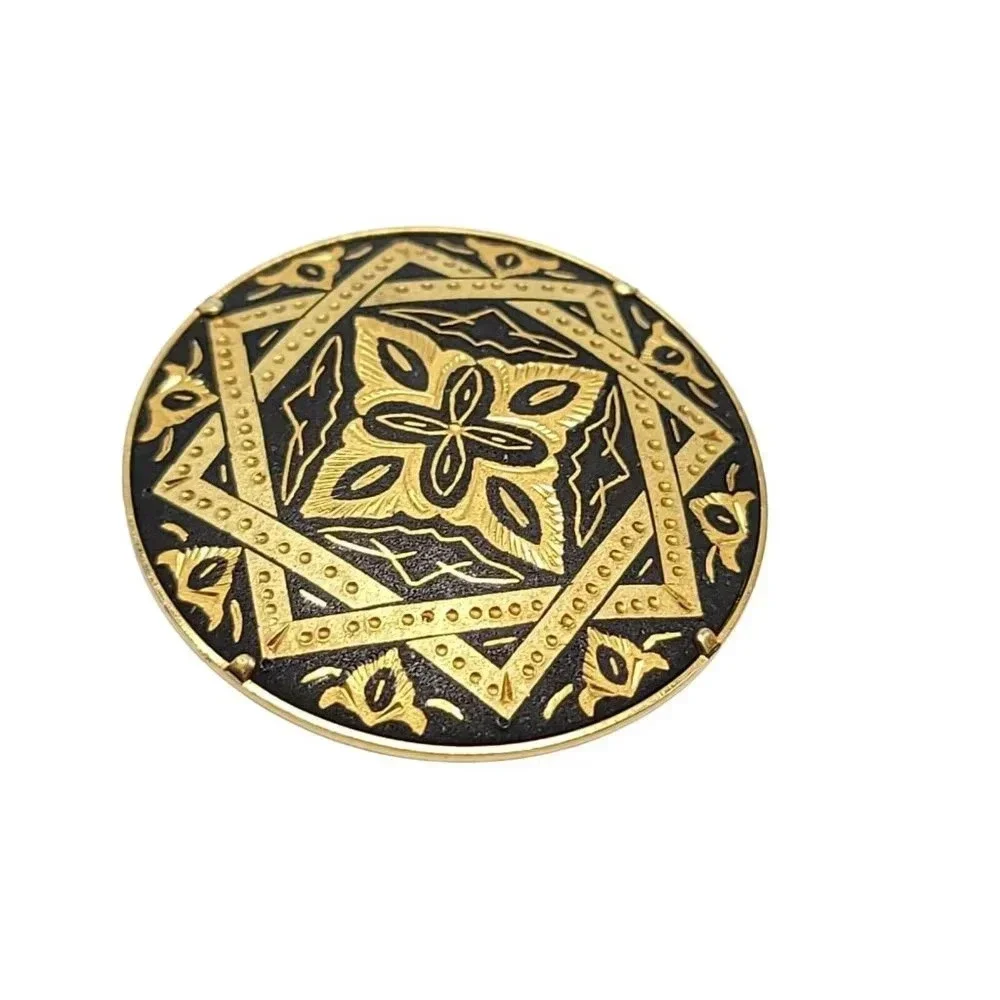 1940s Gold Tone Damascene Floral Round Pin Brooch Trombone Clasp Vintage
